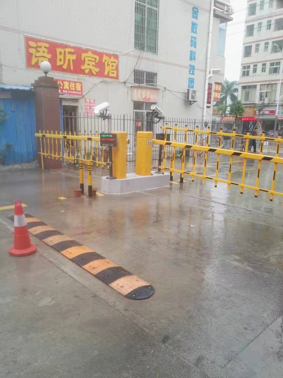 安裝長圳工業(yè)區(qū)出入口自動擋車系統(tǒng)/維修自動擋車道閘廠家